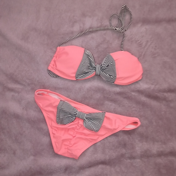 Bikini - Picture 6 of 6